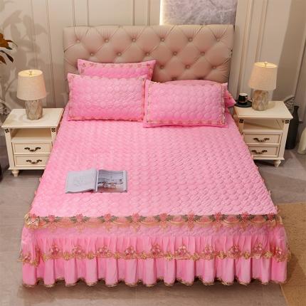 91家纺网 家纺一手货源 找家纺 宜凡家纺 2021新款水晶绒床裙式床盖三件套 冬日恋歌-嫩粉