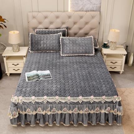 91家纺网 家纺一手货源 找家纺 宜凡家纺 2021新款水晶绒床裙式床盖三件套 冬日恋歌-中灰