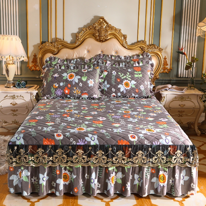 91家纺网 家纺一手货源 找家纺 宜凡家纺 2021新款夹棉水晶绒单品床裙　温馨