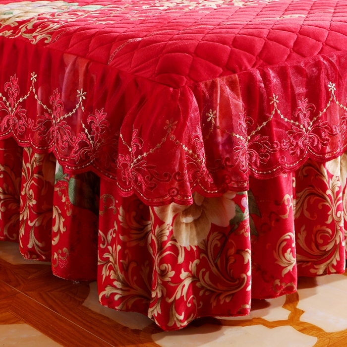 91家纺网 家纺一手货源 找家纺 宜凡家纺 2021新款夹棉水晶绒单品床裙　甜蜜时光