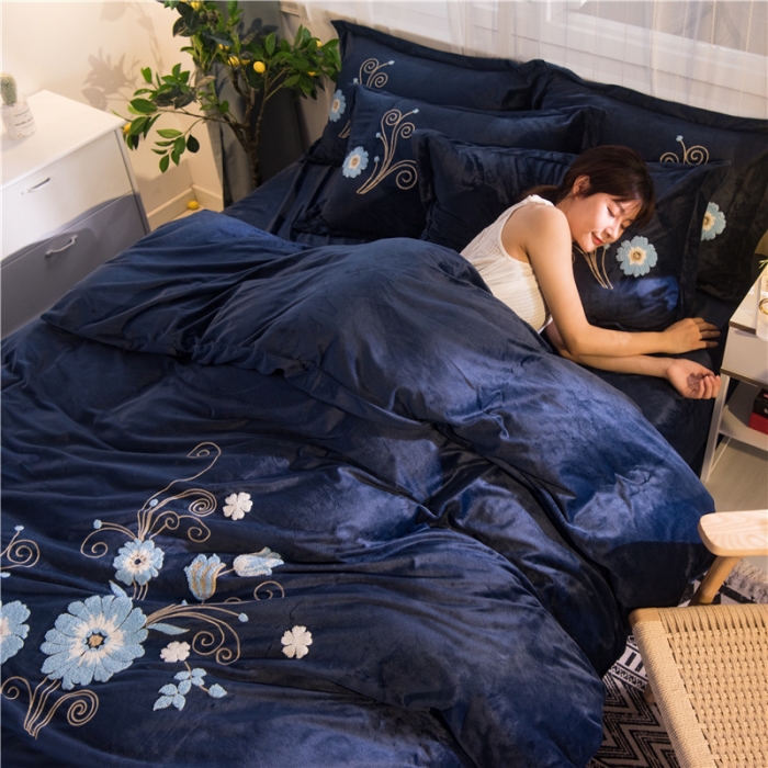 91家纺网 家纺一手货源 找家纺 金米诺2020新款水晶绒刺绣牛奶绒宝宝绒四件套 情语飞扬-宝蓝