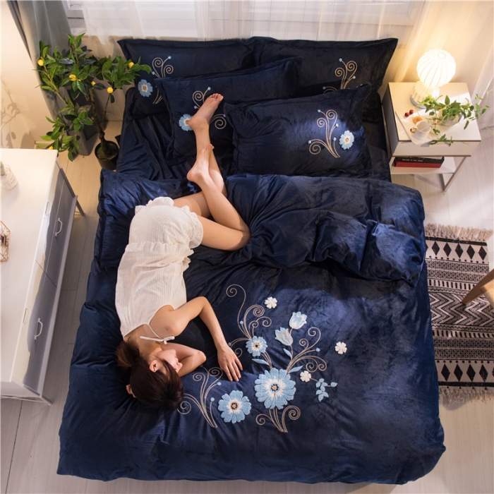 91家纺网 家纺一手货源 找家纺 金米诺2020新款水晶绒刺绣牛奶绒宝宝绒四件套 情语飞扬-宝蓝