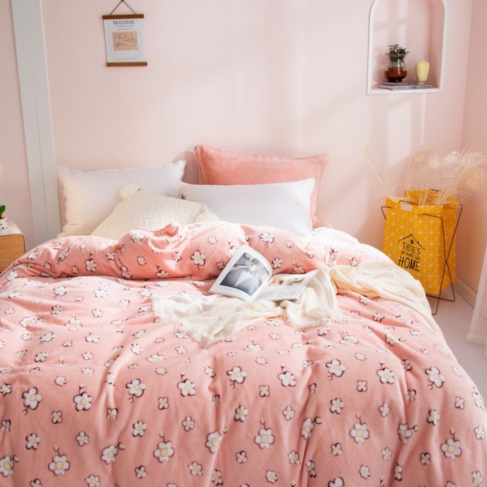 91家纺网 家纺一手货源 找家纺 来菲毛毯25新款270克毛毯印花加厚珊瑚绒毯子柔软法兰绒休闲毯鸡蛋花