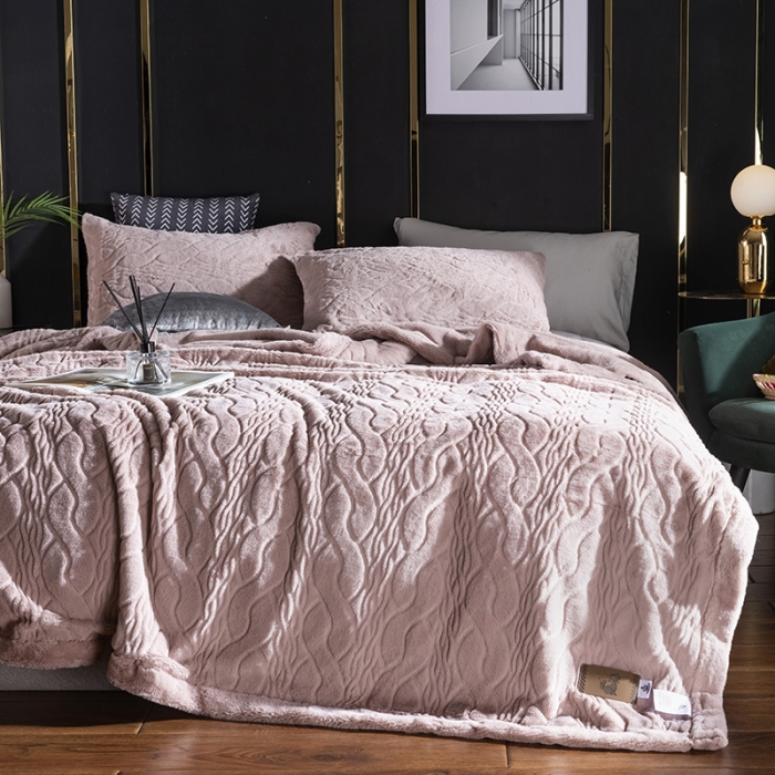 91家纺网 家纺一手货源 找家纺 卡奥 2021纯色貂皮毯子加厚仿皮草盖毯银狐绒毛毯 巴黎粉