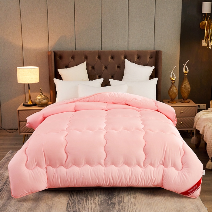 91家纺网 家纺一手货源 找家纺 天瑜家纺 2023新款磨毛压花冬被 粉玉色