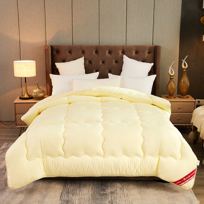 91家纺网 家纺一手货源 找家纺 天瑜家纺 2023新款磨毛压花冬被 黄色