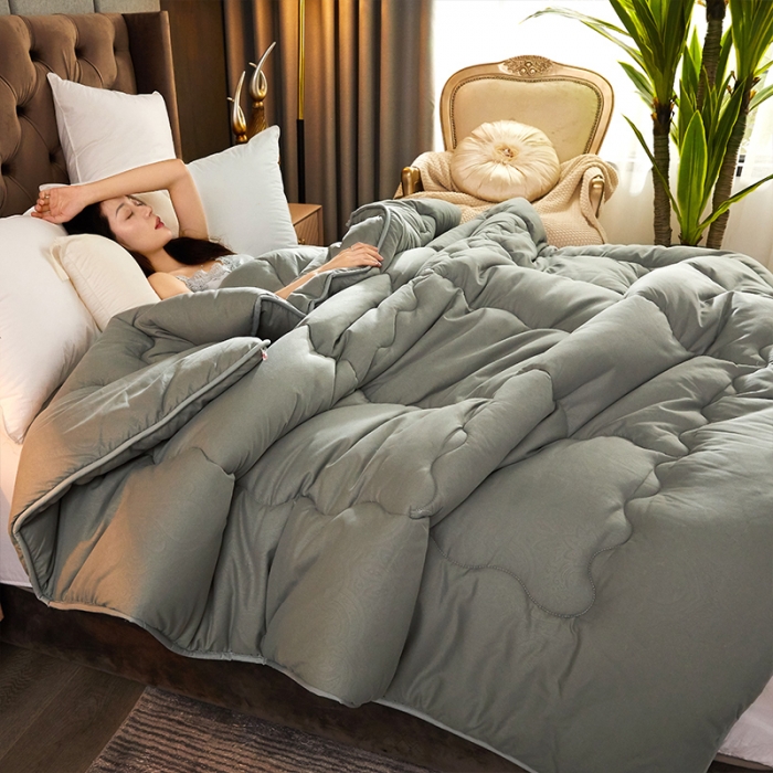 91家纺网 家纺一手货源 找家纺 天瑜家纺 2023新款磨毛压花冬被 灰色