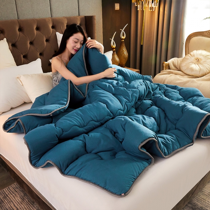 91家纺网 家纺一手货源 找家纺 天瑜家纺 2023新款磨毛压花冬被 蓝色