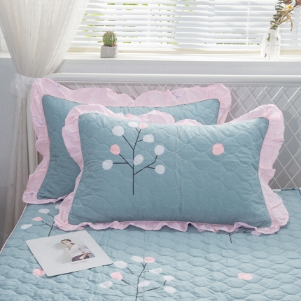 91家纺网 家纺一手货源 找家纺 爱妮玖玖 2025新款 夏风系列 全棉印花夹棉花边枕套