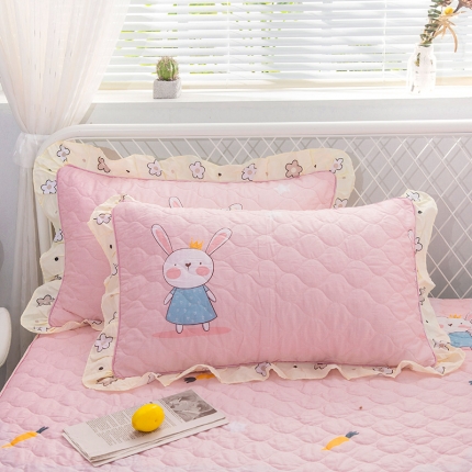 91家纺网 家纺一手货源 找家纺 爱妮玖玖 2025新款 夏风系列 全棉印花夹棉花边枕套