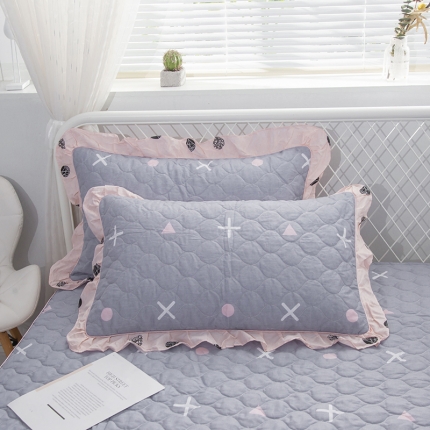 91家纺网 家纺一手货源 找家纺 爱妮玖玖 2025新款 夏风系列 全棉印花夹棉花边枕套