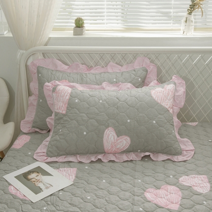 91家纺网 家纺一手货源 找家纺 爱妮玖玖 2025新款 夏风系列 全棉印花夹棉花边枕套