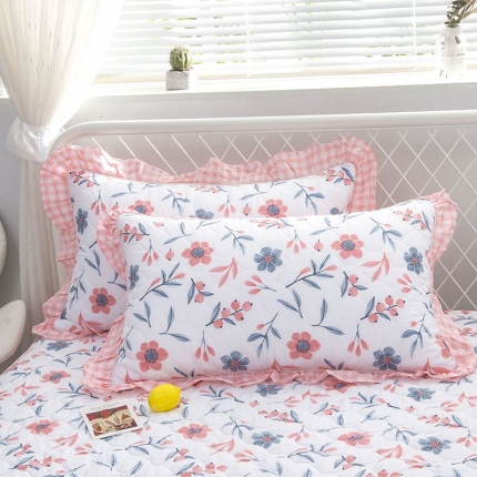 91家纺网 家纺一手货源 找家纺 爱妮玖玖 2025新款 夏风系列 全棉印花夹棉花边枕套