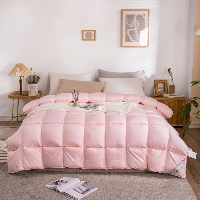 91家纺网 家纺一手货源 找家纺 俏企鹅 2025新款立体叠花面包羽绒被 粉色