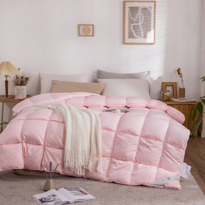 91家纺网 家纺一手货源 找家纺 俏企鹅 2025新款立体叠花面包羽绒被 粉色