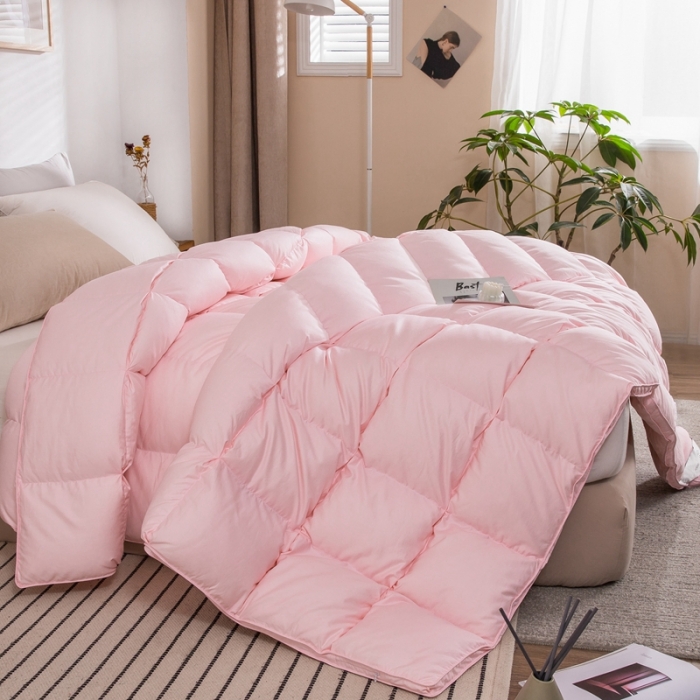 91家纺网 家纺一手货源 找家纺 俏企鹅 2025新款立体叠花面包羽绒被 粉色