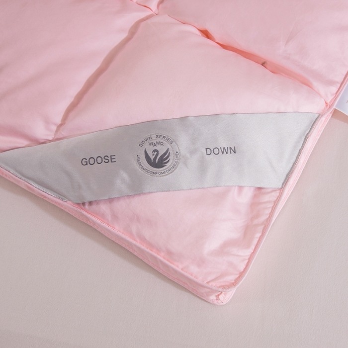 91家纺网 家纺一手货源 找家纺 俏企鹅 2025新款立体叠花面包羽绒被 粉色