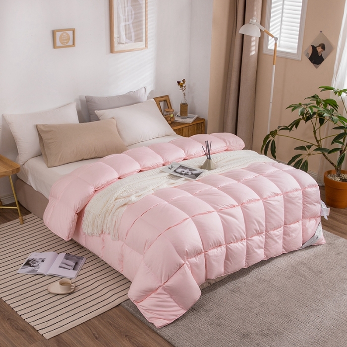 91家纺网 家纺一手货源 找家纺 俏企鹅 2025新款立体叠花面包羽绒被 粉色