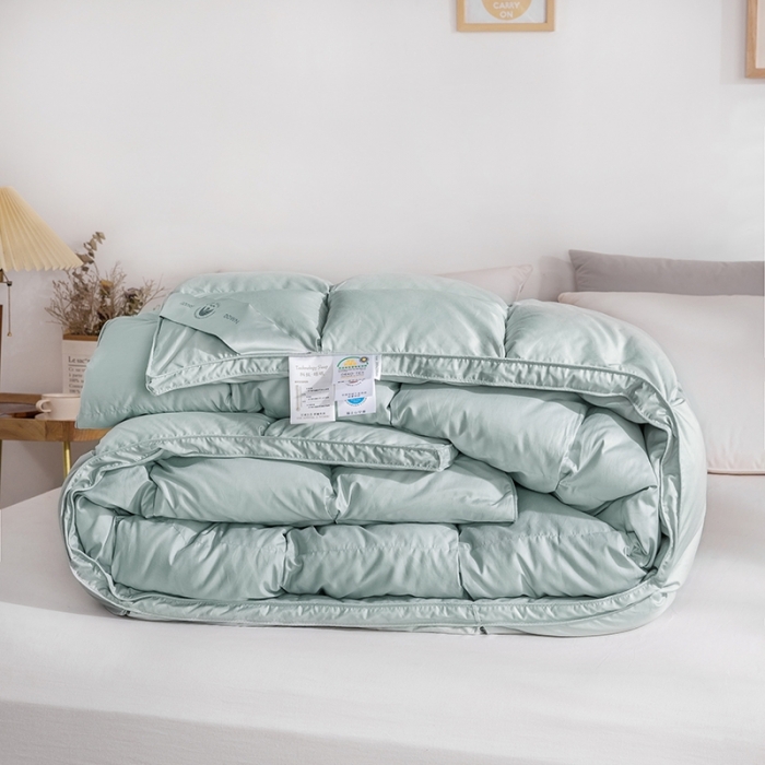 91家纺网 家纺一手货源 找家纺 俏企鹅 2025新款立体叠花面包羽绒被 抹茶绿