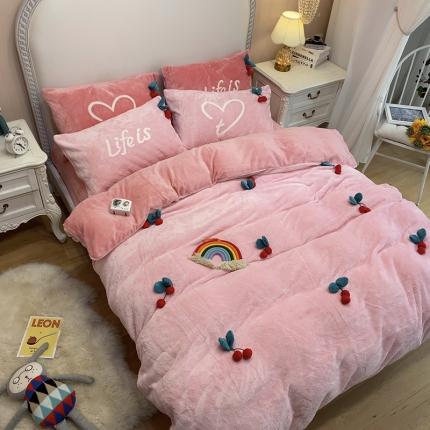 91家纺网 家纺一手货源 找家纺 三朵2020新款立体手工绣花山羊绒四件套 樱桃浅粉