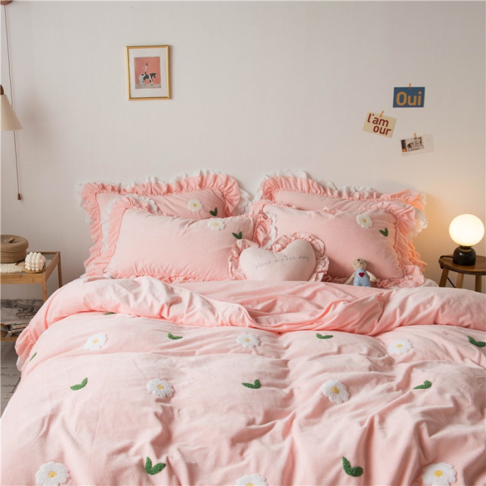 91家纺网 家纺一手货源 找家纺 淑女公社 2020新款秋冬毛巾绣13色四件套 小雏菊粉玉