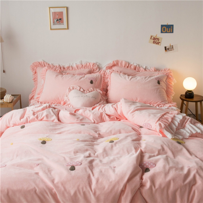 91家纺网 家纺一手货源 找家纺 淑女公社 2020新款秋冬毛巾绣13色四件套 小蘑菇粉玉