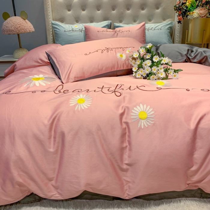 91家纺网 家纺一手货源 找家纺 眠帛家居 2020新款贡缎全棉绣花系列 雏菊豆沙