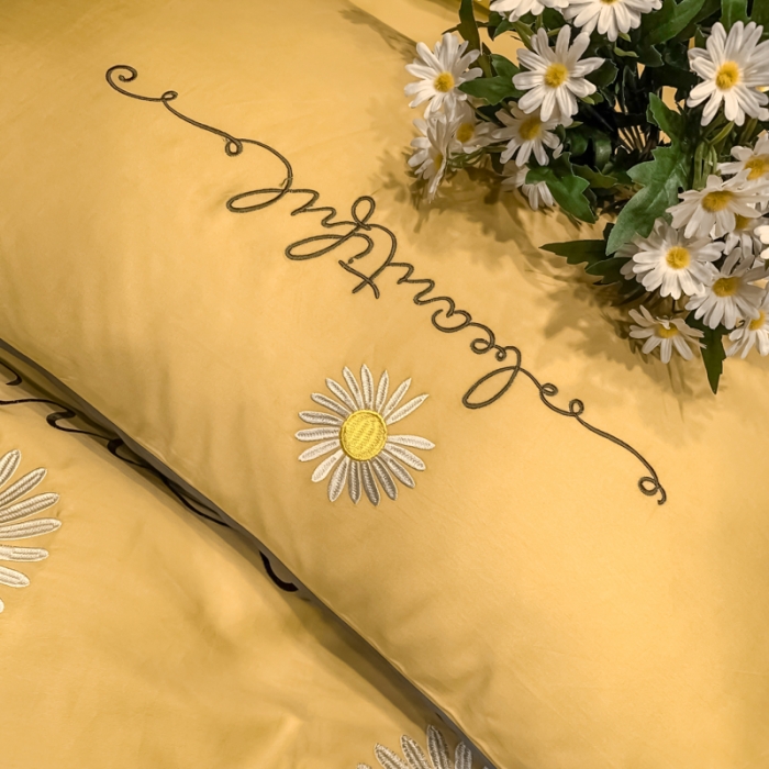 91家纺网 家纺一手货源 找家纺 眠帛家居 2020新款贡缎全棉绣花系列 雏菊姜黄
