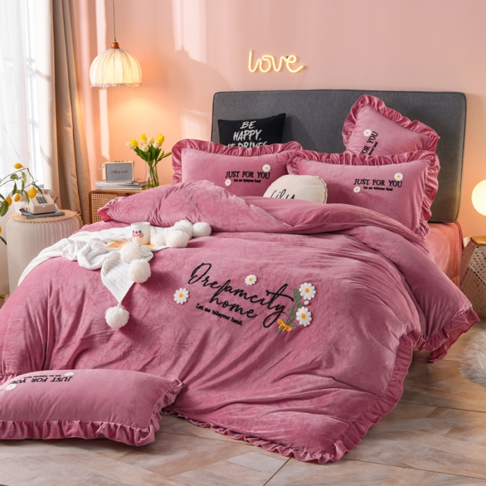 91家纺网 家纺一手货源 找家纺 唐人居 2025新款宝宝绒毛巾绣雏菊系列四件套雏菊物语-豆沙