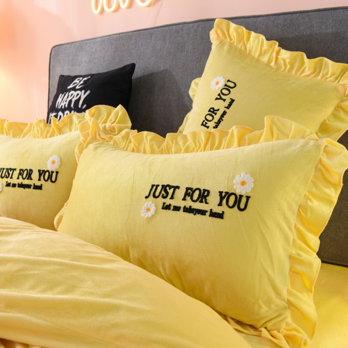 91家纺网 家纺一手货源 找家纺 唐人居 2025新款宝宝绒毛巾绣雏菊系列四件套 雏菊物语-黄