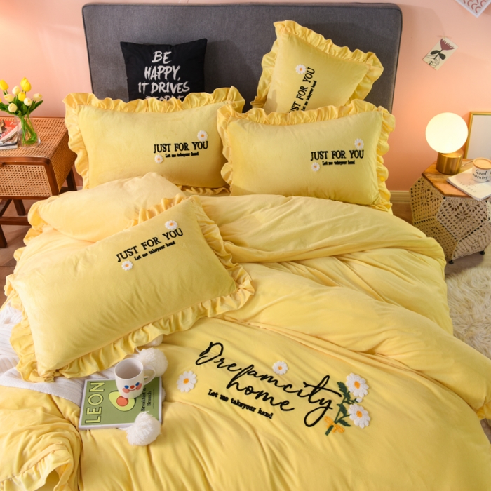 91家纺网 家纺一手货源 找家纺 唐人居 2025新款宝宝绒毛巾绣雏菊系列四件套 雏菊物语-黄