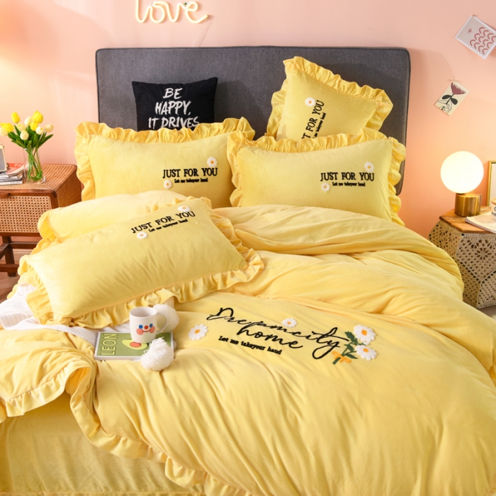 91家纺网 家纺一手货源 找家纺 唐人居 2025新款宝宝绒毛巾绣雏菊系列四件套 雏菊物语-黄