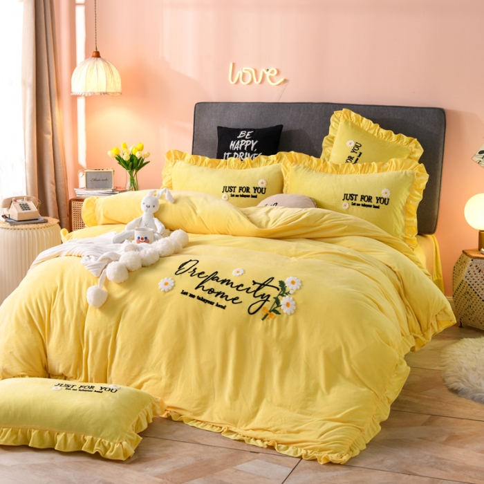 91家纺网 家纺一手货源 找家纺 唐人居 2025新款宝宝绒毛巾绣雏菊系列四件套 雏菊物语-黄