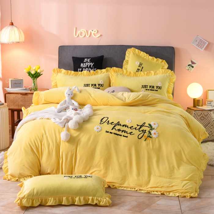 91家纺网 家纺一手货源 找家纺 唐人居 2025新款宝宝绒毛巾绣雏菊系列四件套 雏菊物语-黄