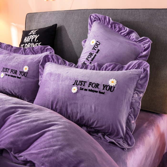 91家纺网 家纺一手货源 找家纺 唐人居 2025新款宝宝绒毛巾绣雏菊系列四件套 雏菊物语-紫