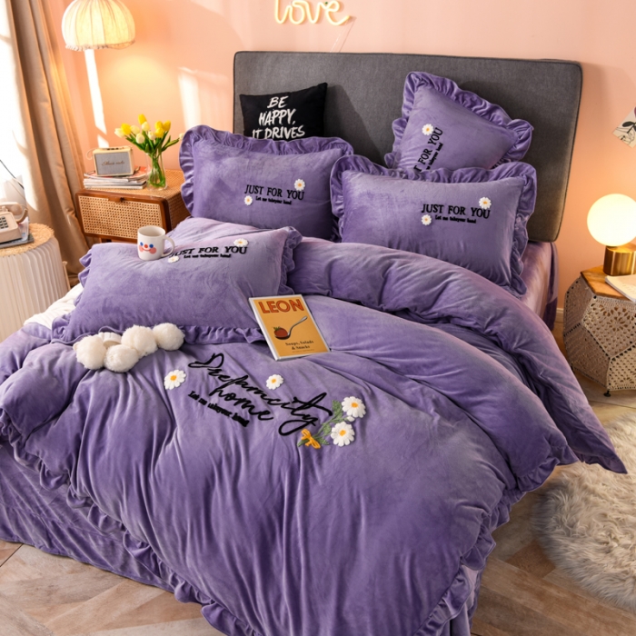 91家纺网 家纺一手货源 找家纺 唐人居 2025新款宝宝绒毛巾绣雏菊系列四件套 雏菊物语-紫