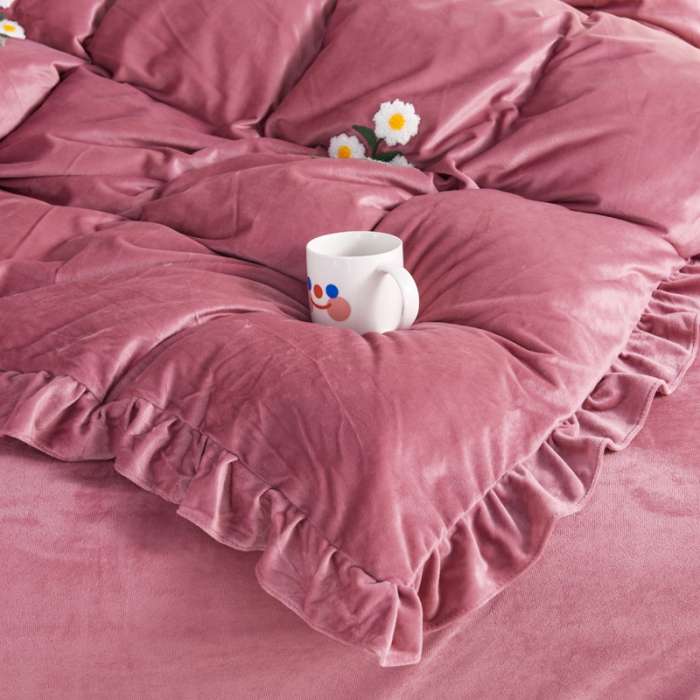 91家纺网 家纺一手货源 找家纺 唐人居 2025新款宝宝绒毛巾绣雏菊系列四件套冬恋雏菊-豆沙