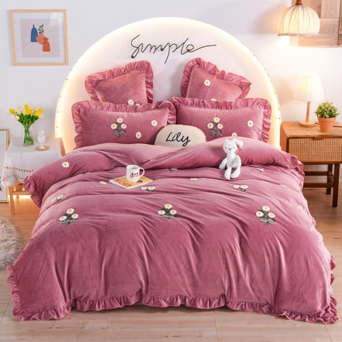 91家纺网 家纺一手货源 找家纺 唐人居 2025新款宝宝绒毛巾绣雏菊系列四件套冬恋雏菊-豆沙