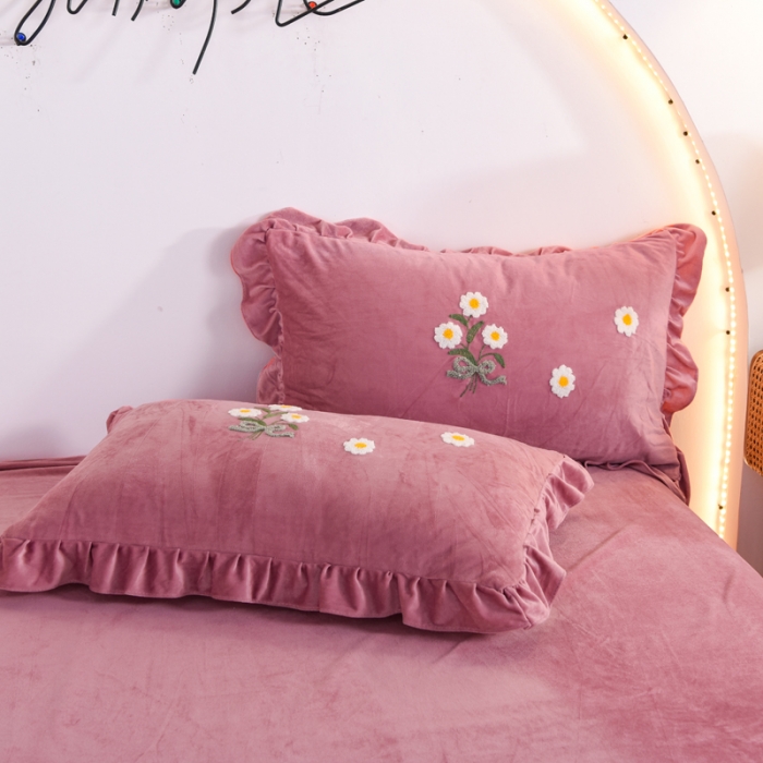 91家纺网 家纺一手货源 找家纺 唐人居 2025新款宝宝绒毛巾绣雏菊系列四件套冬恋雏菊-豆沙