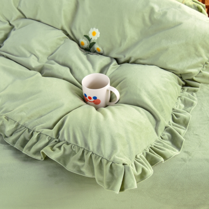 91家纺网 家纺一手货源 找家纺 唐人居2025新款宝宝绒毛巾绣雏菊系列四件套冬恋雏菊-苹果绿