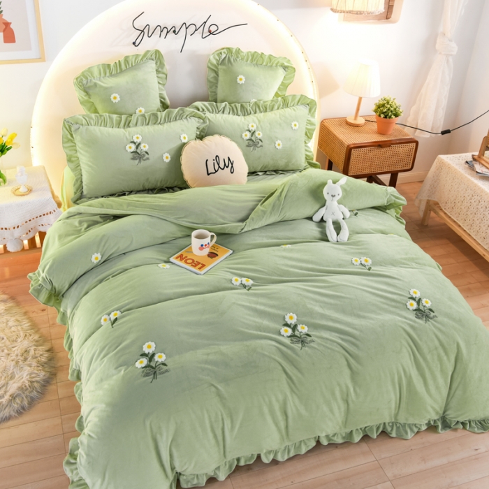 91家纺网 家纺一手货源 找家纺 唐人居2025新款宝宝绒毛巾绣雏菊系列四件套冬恋雏菊-苹果绿