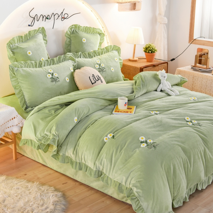 91家纺网 家纺一手货源 找家纺 唐人居2025新款宝宝绒毛巾绣雏菊系列四件套冬恋雏菊-苹果绿