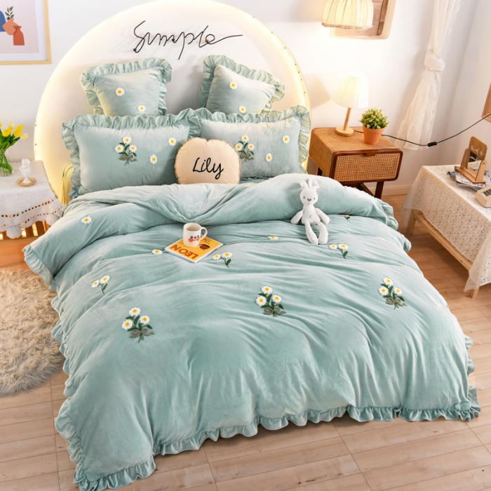 91家纺网 家纺一手货源 找家纺 唐人居 2025新款宝宝绒毛巾绣雏菊系列四件套冬恋雏菊-浅兰