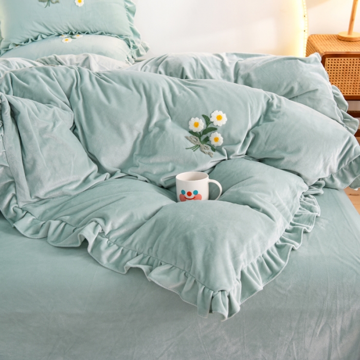 91家纺网 家纺一手货源 找家纺 唐人居 2025新款宝宝绒毛巾绣雏菊系列四件套冬恋雏菊-浅兰