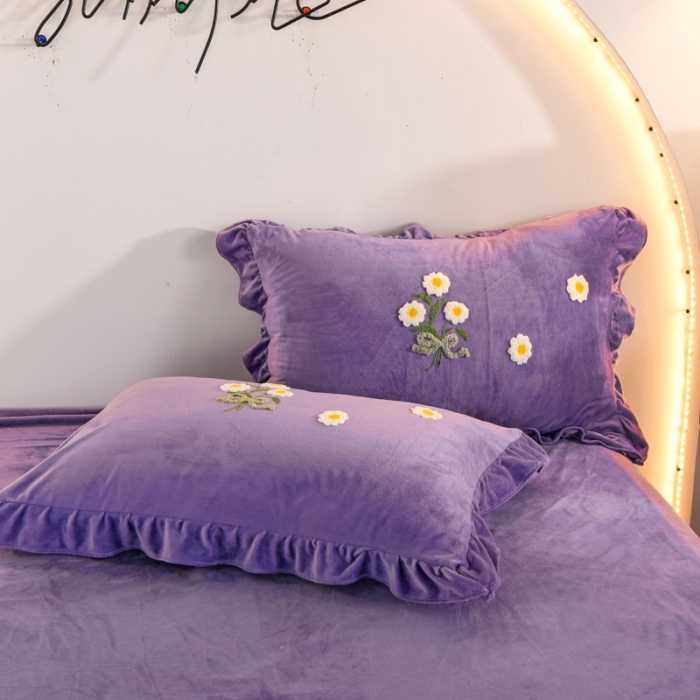 91家纺网 家纺一手货源 找家纺 唐人居 2025新款宝宝绒毛巾绣雏菊系列四件套冬恋雏菊-紫色