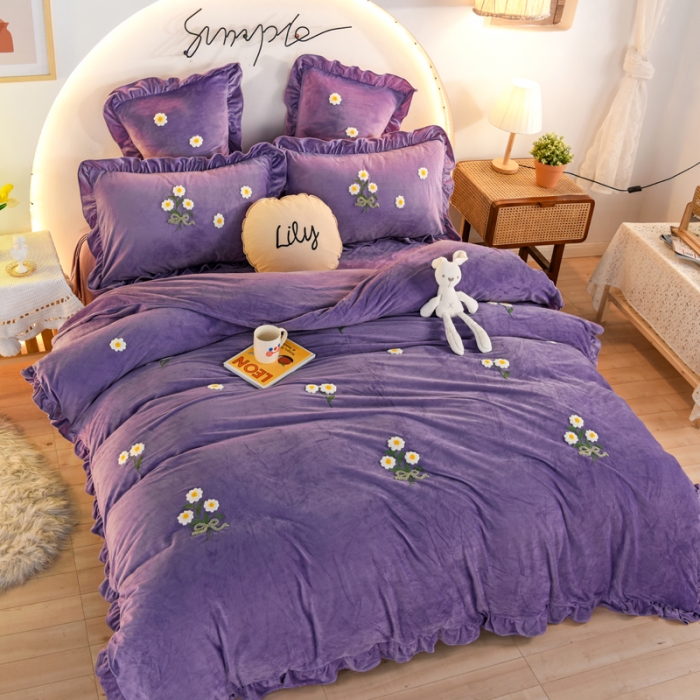91家纺网 家纺一手货源 找家纺 唐人居 2025新款宝宝绒毛巾绣雏菊系列四件套冬恋雏菊-紫色
