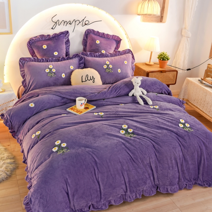 91家纺网 家纺一手货源 找家纺 唐人居 2025新款宝宝绒毛巾绣雏菊系列四件套冬恋雏菊-紫色