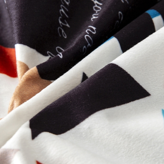 91家纺网 家纺一手货源 找家纺 宝马家纺2022多功能加厚荷兰绒水晶绒数码印花抱枕被 时尚鹿