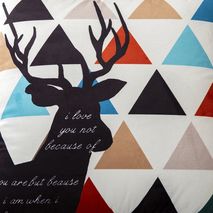 91家纺网 家纺一手货源 找家纺 宝马家纺2022多功能加厚荷兰绒水晶绒数码印花抱枕被 时尚鹿