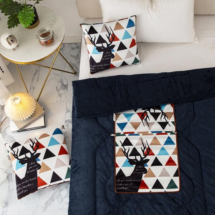 91家纺网 家纺一手货源 找家纺 宝马家纺2022多功能加厚荷兰绒水晶绒数码印花抱枕被 时尚鹿